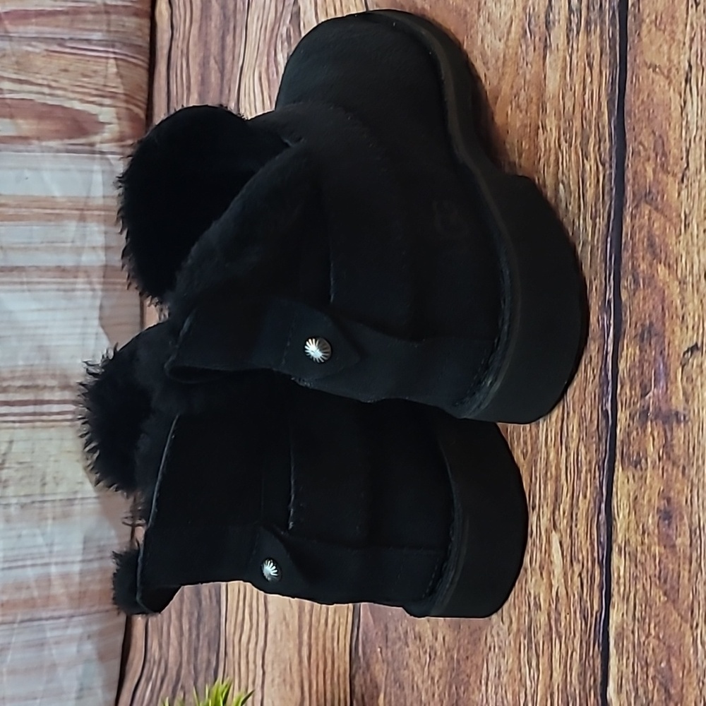 UGG McKay Boots - Picture 8 of 16